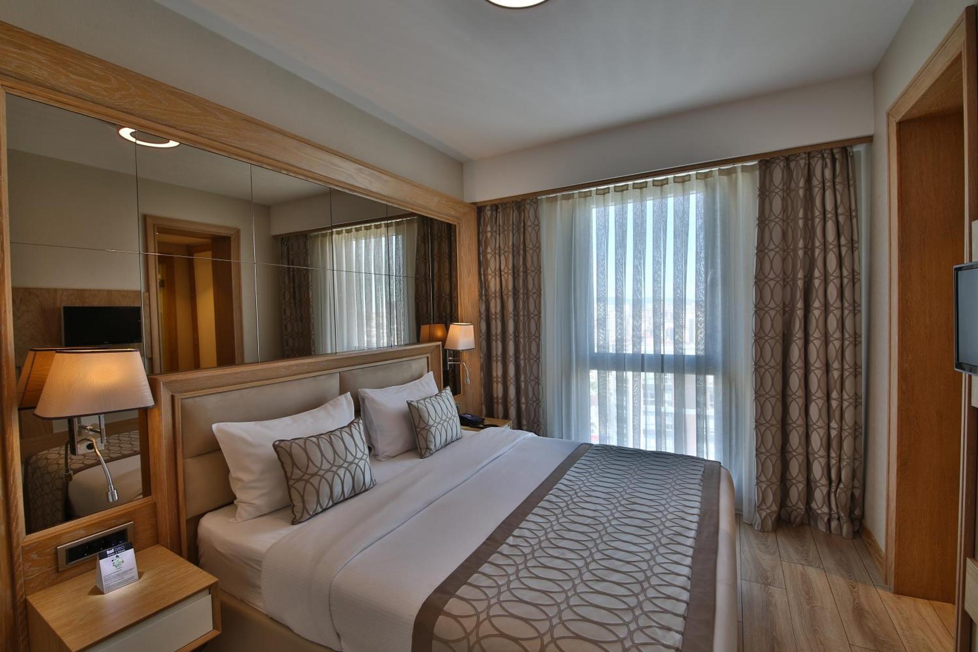 Bof Hotels Ceo Suites Atasehir Istambul Exterior foto